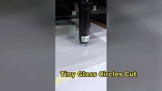 Pemotongan batch lingkaran kecil 1 mm dari kaca ultra bening